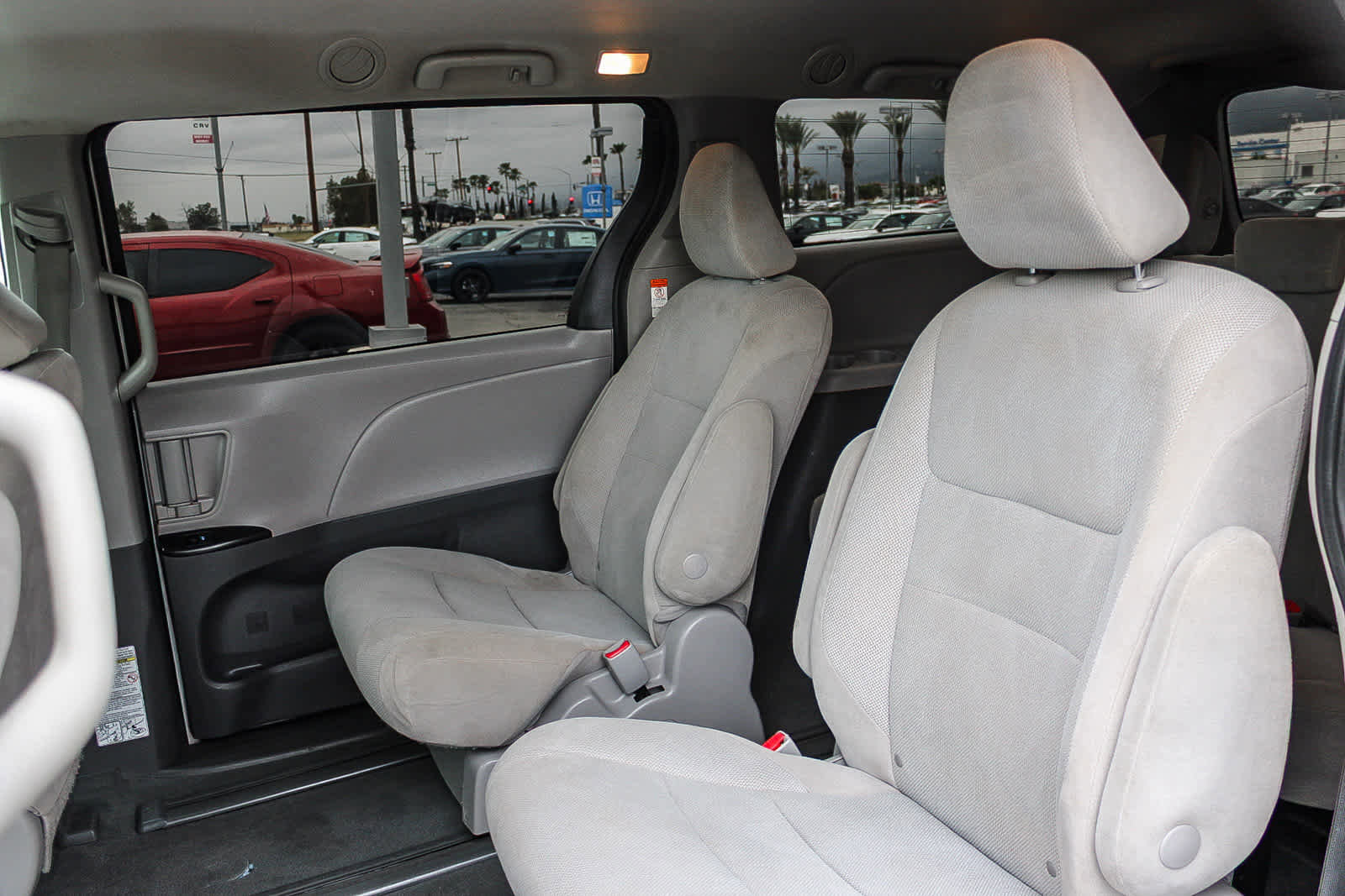 Used 2020 Toyota Sienna L image 18