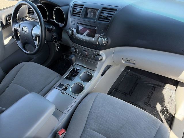 Used 2012 Toyota Highlander FWD w/ Tech Pkg image 13