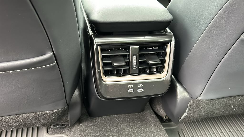 Used 2025 Toyota Crown Platinum AWD/4WD image 31