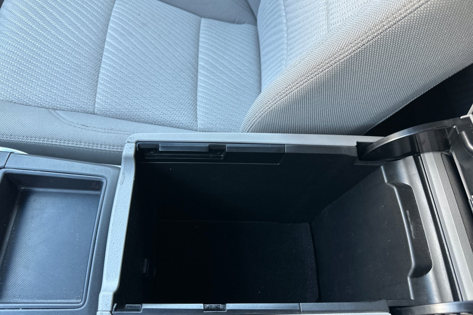 Used 2017 Toyota Camry LE FWD image 30