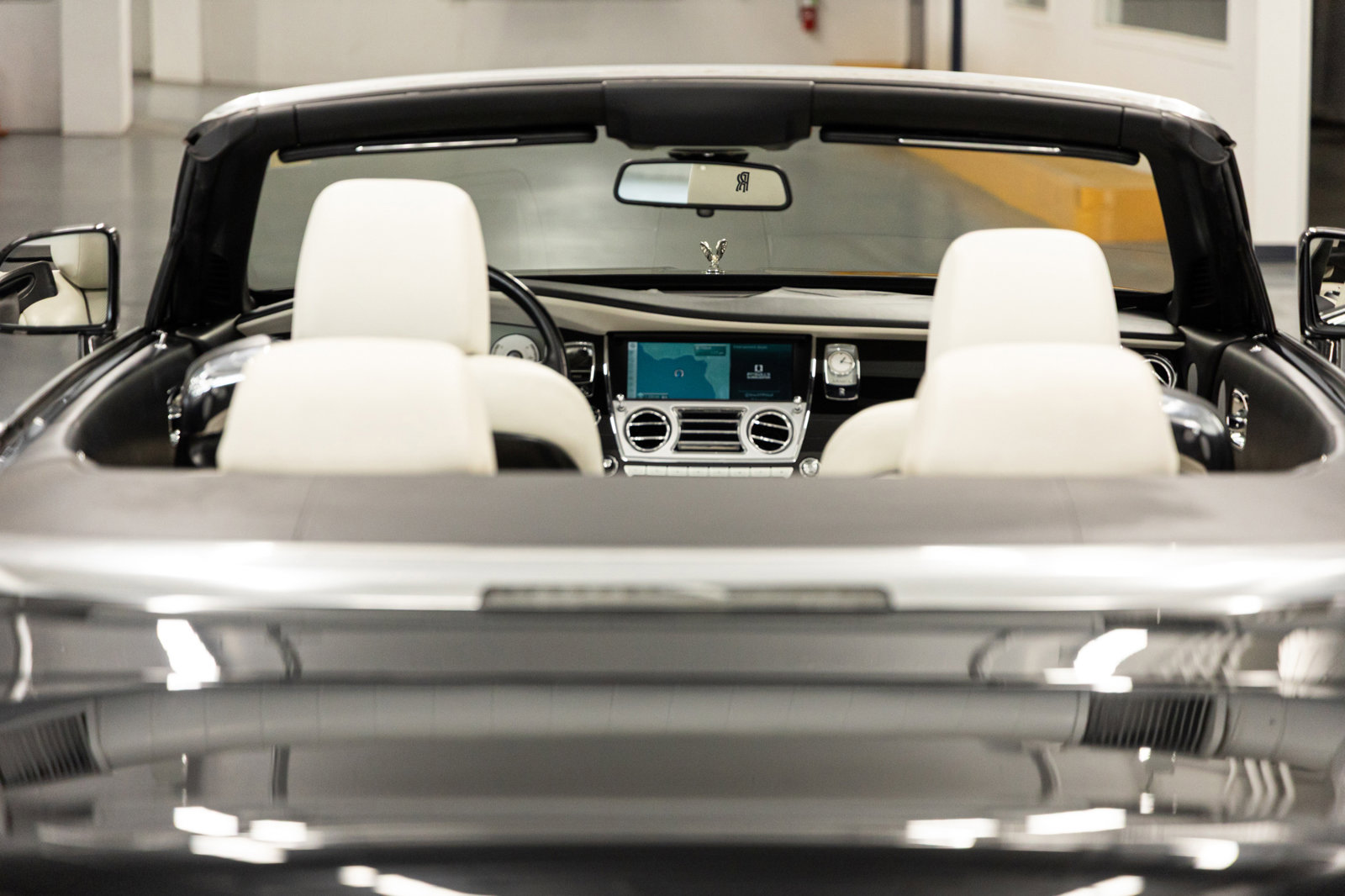 Used 2017 Rolls-Royce Dawn RWD image 25