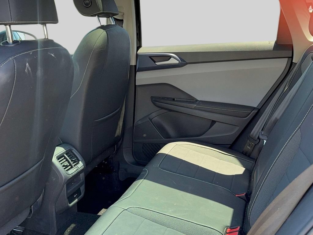 Used 2024 Volkswagen Taos SE w/ Panoramic Sunroof Package AWD/4WD image 30