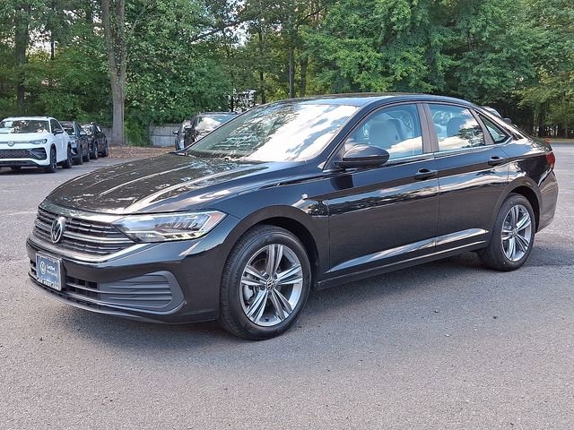 Certified 2023 Volkswagen Jetta SE image 5