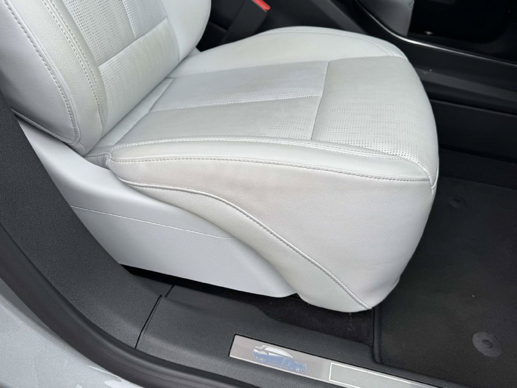 Certified 2024 Cadillac Lyriq Luxury AWD/4WD image 9