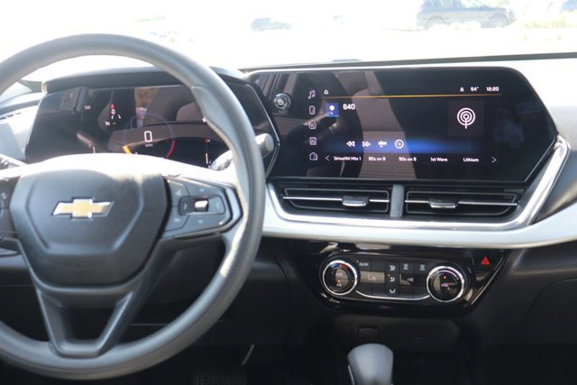 Used 2025 Chevrolet Trax LT image 14