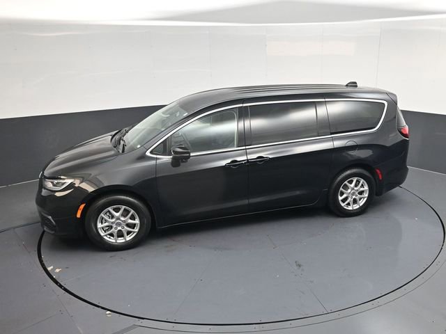 Used 2023 Chrysler Pacifica Touring-L image 44
