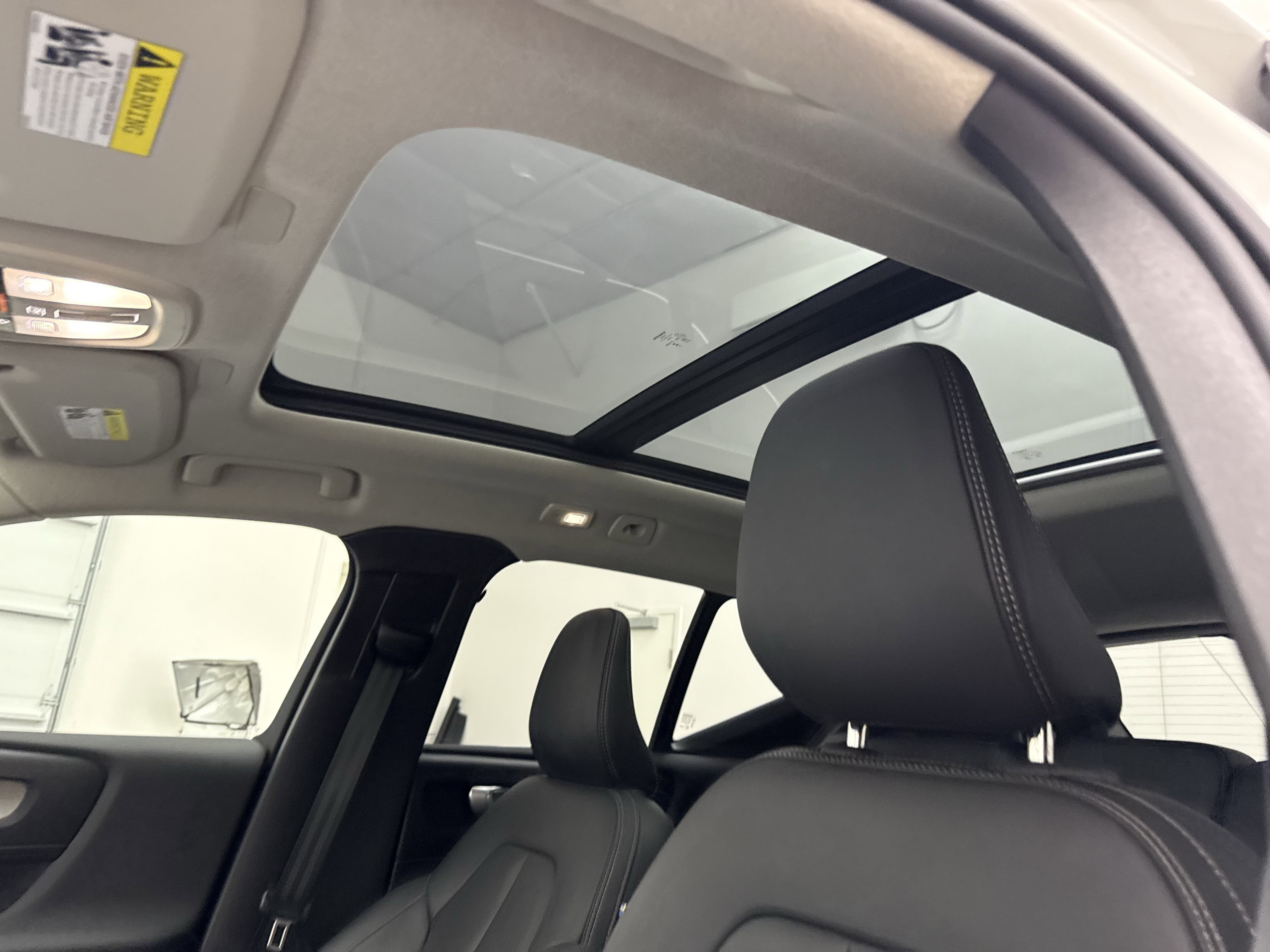 Certified 2025 Volvo XC40 B5 Plus AWD/4WD image 14