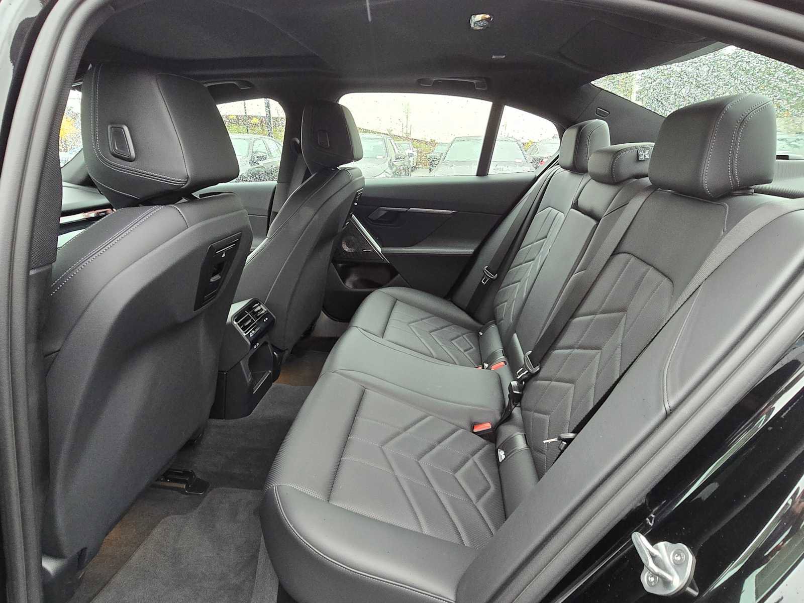 Used 2024 BMW i5 eDrive40i w/ M Sport Package image 18