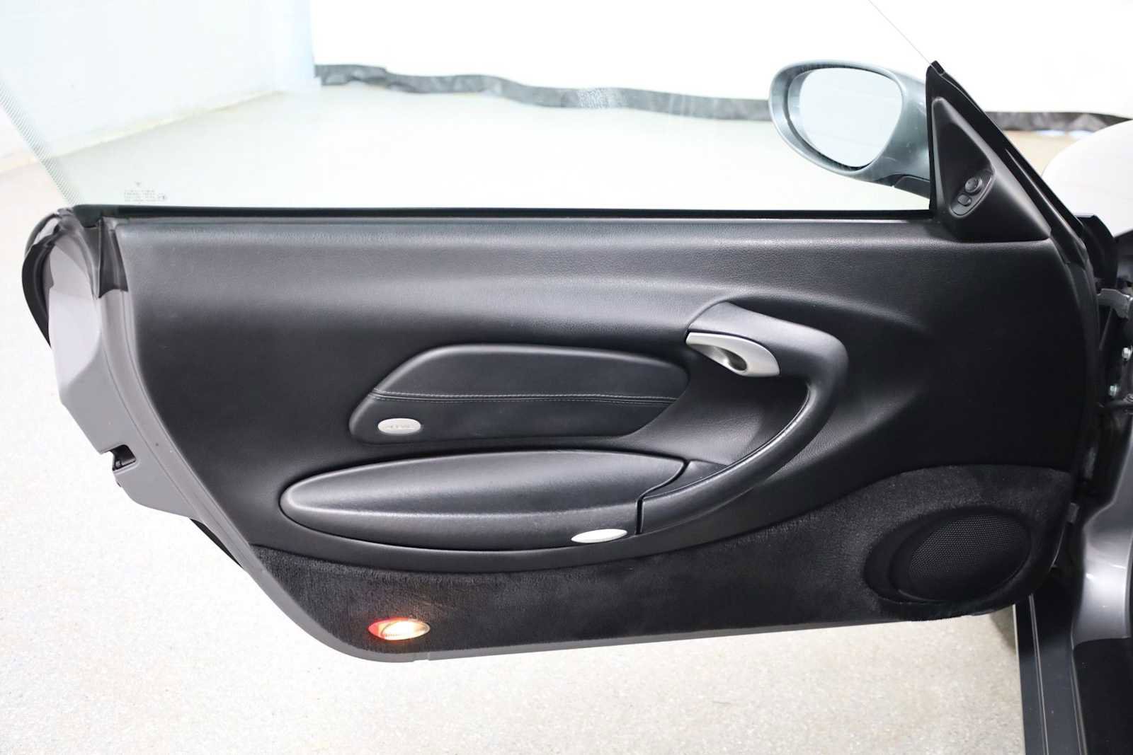 Used 2001 Porsche 911 Carrera RWD image 16