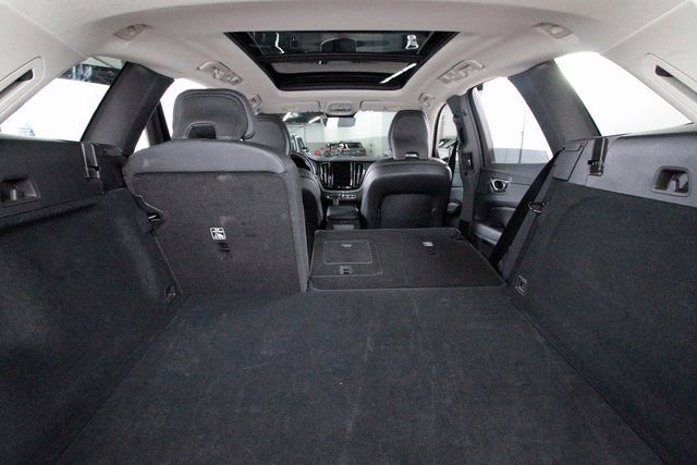 Certified 2025 Volvo XC60 B5 Core image 31