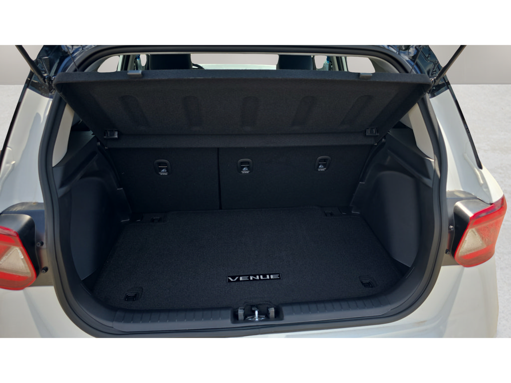 New 2026 Hyundai Venue SEL FWD image 9