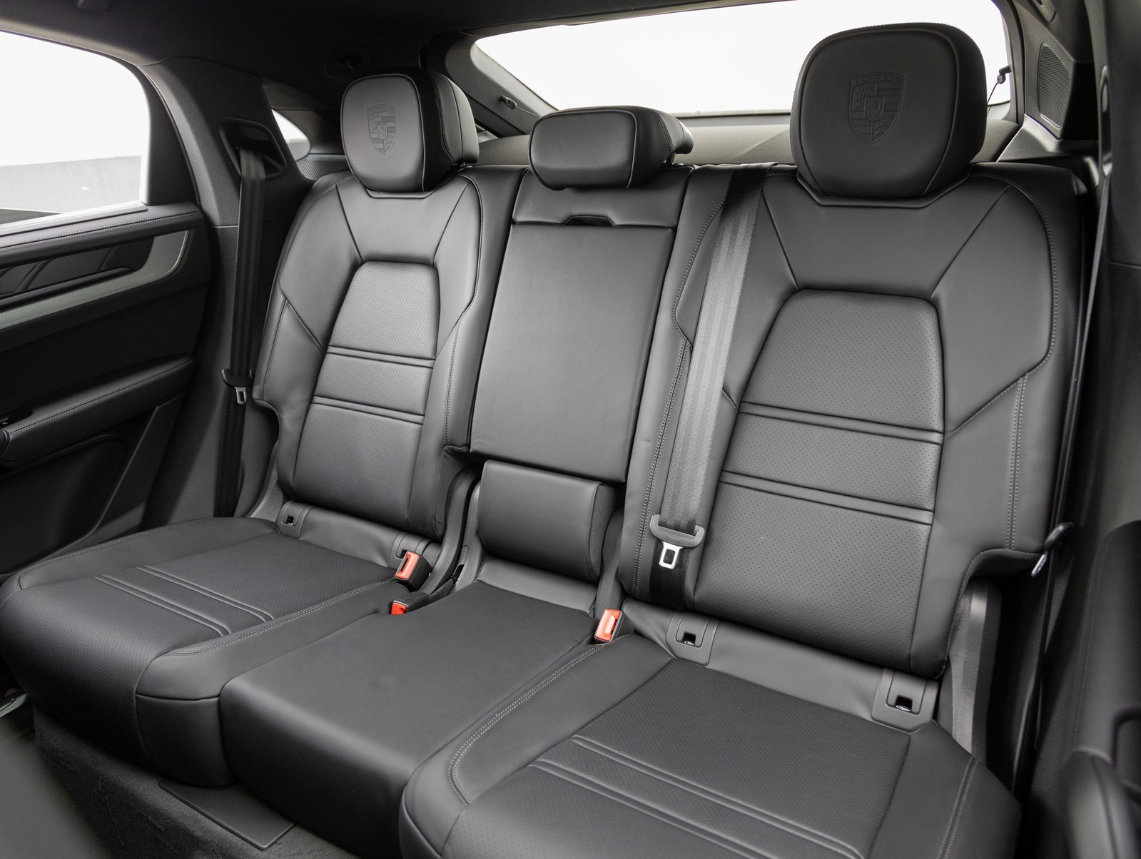 Used 2025 Porsche Cayenne S image 25