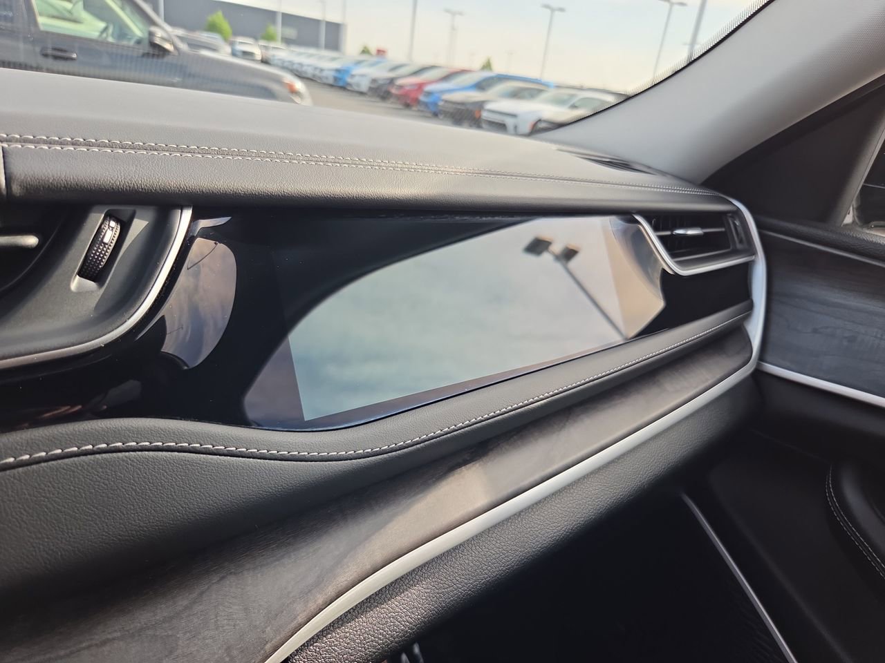 Used 2022 Jeep Grand Cherokee Limited 4xe w/ Luxury Tech Group II image 31