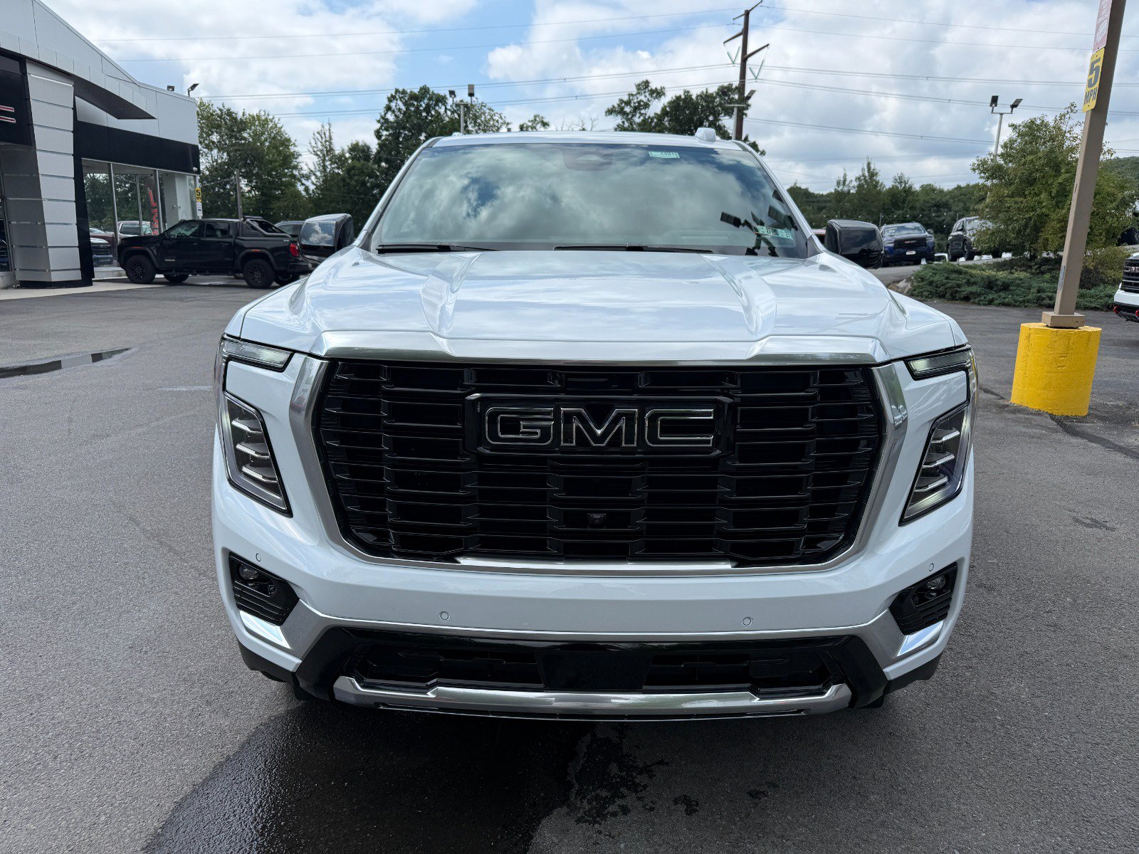 New 2026 GMC Yukon Denali w/ Denali Reserve Package AWD/4WD image 8