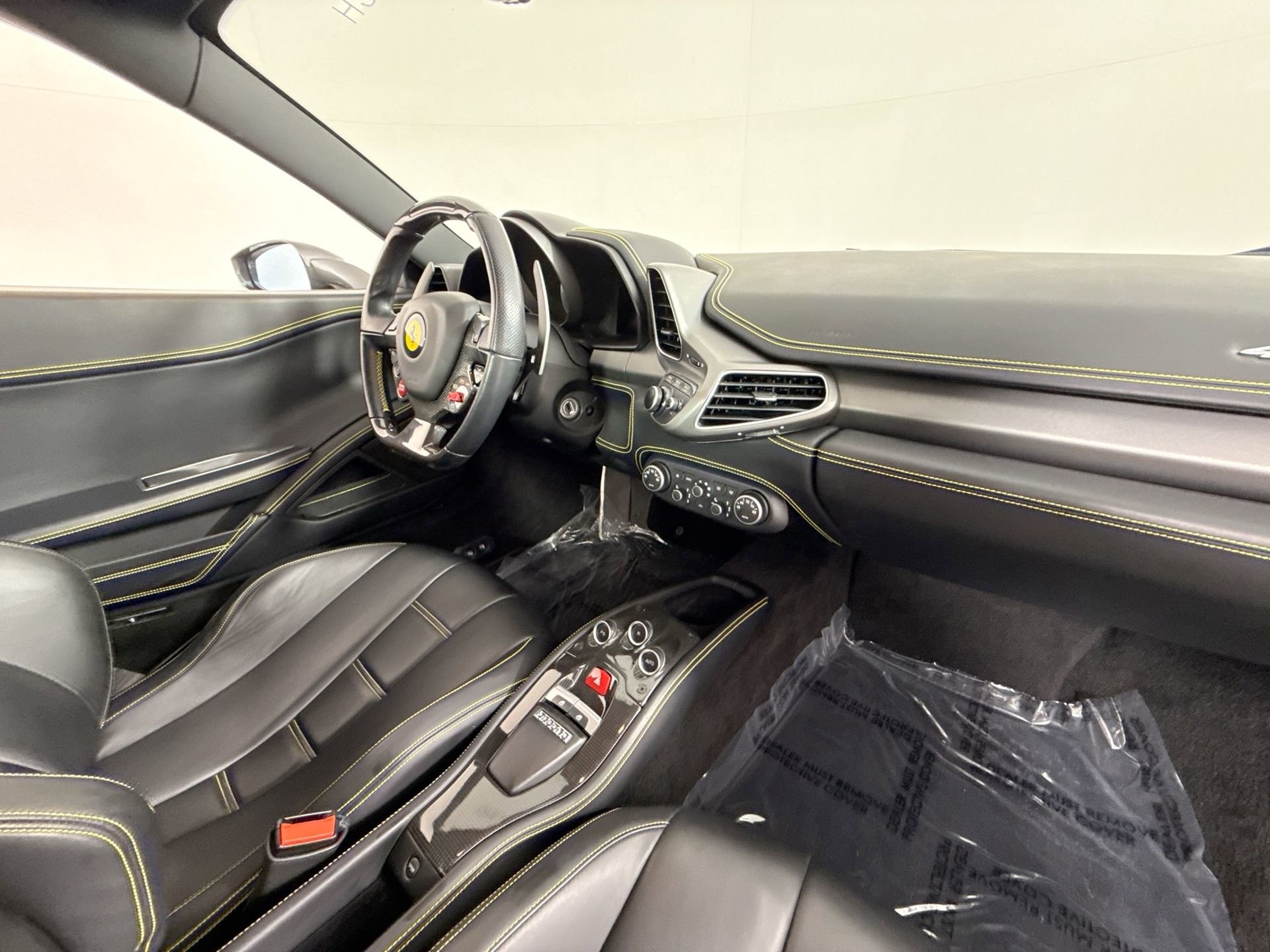 Certified 2013 Ferrari 458 Italia Coupe RWD image 23