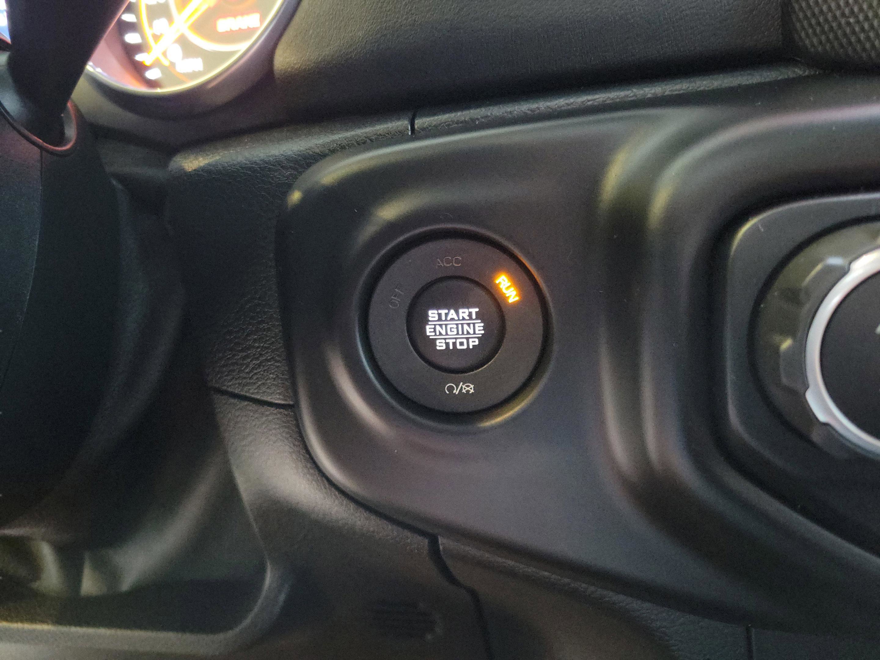 Used 2018 Jeep Wrangler Unlimited Sahara image 17