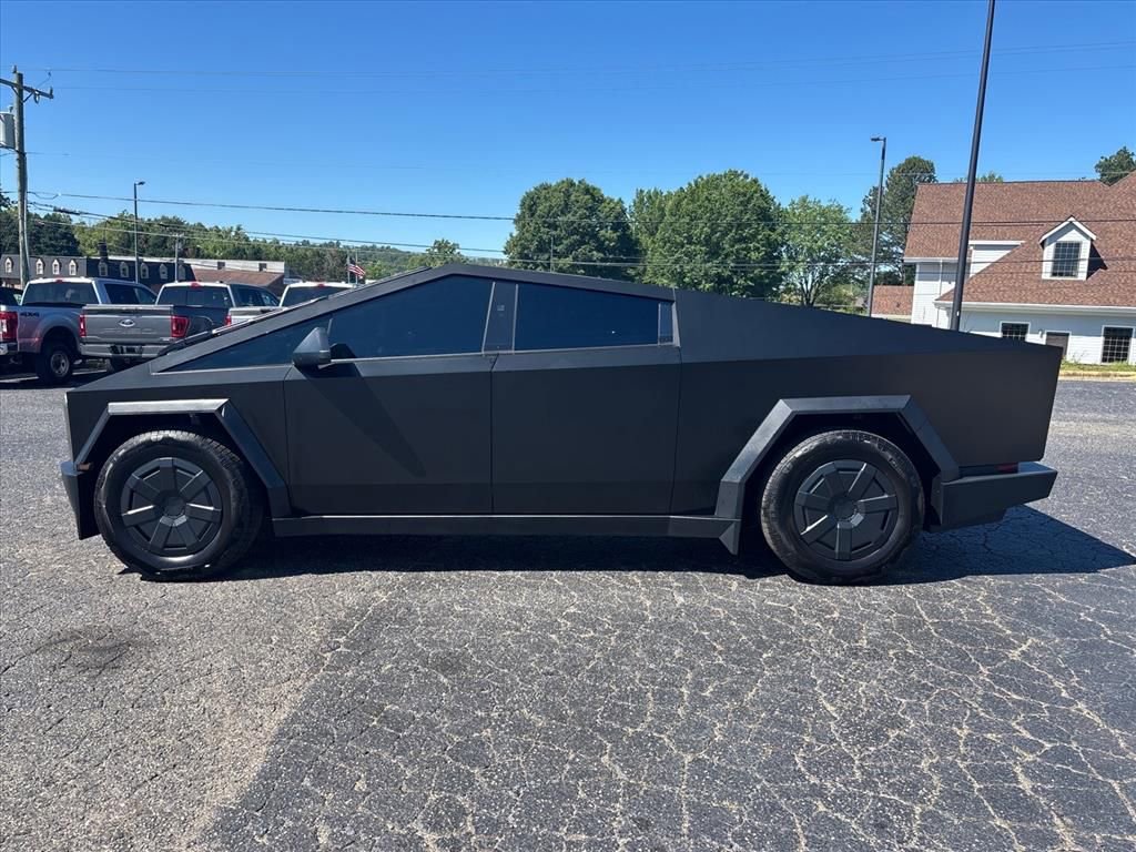 Used 2025 Tesla Cybertruck AWD Crew Cab image 4