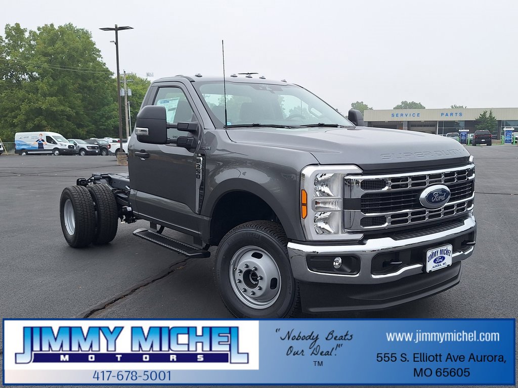 New 2025 Ford F350 4x4 Regular Cab DRW Super Duty