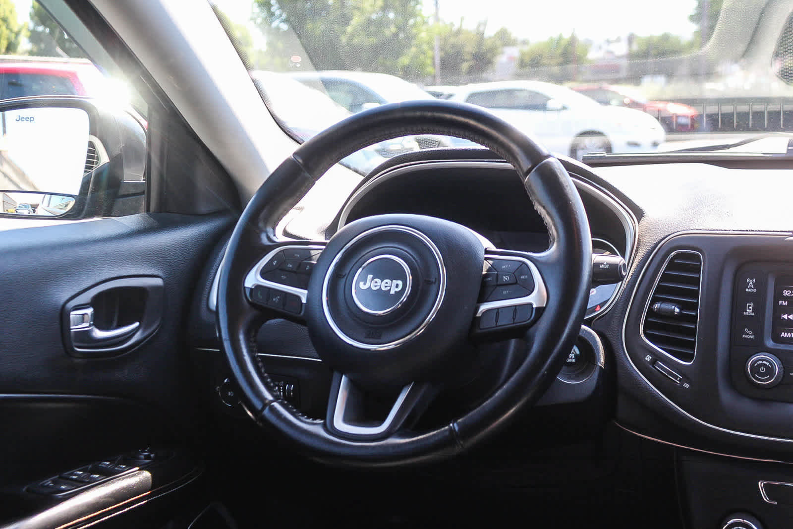 Used 2017 Jeep Compass Latitude FWD image 19