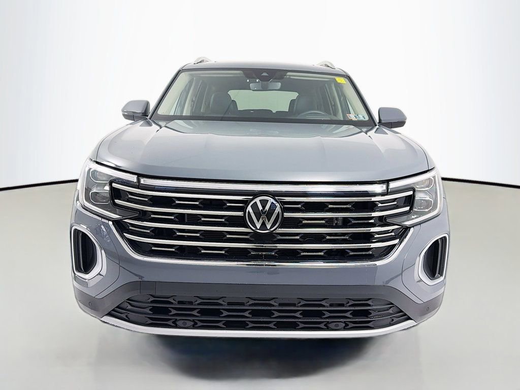 Used 2025 Volkswagen Atlas SEL image 2