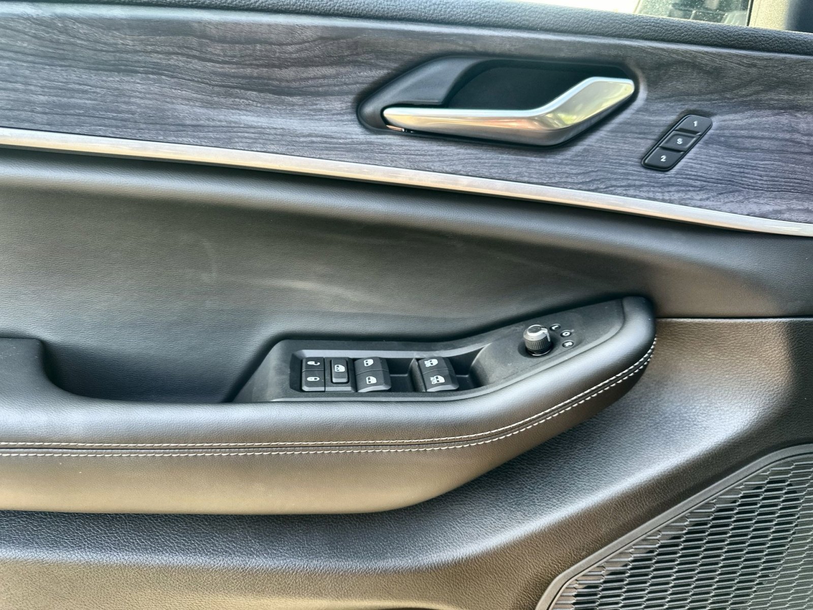 New 2025 Jeep Grand Cherokee Limited w/ Luxury Tech Group II image 15