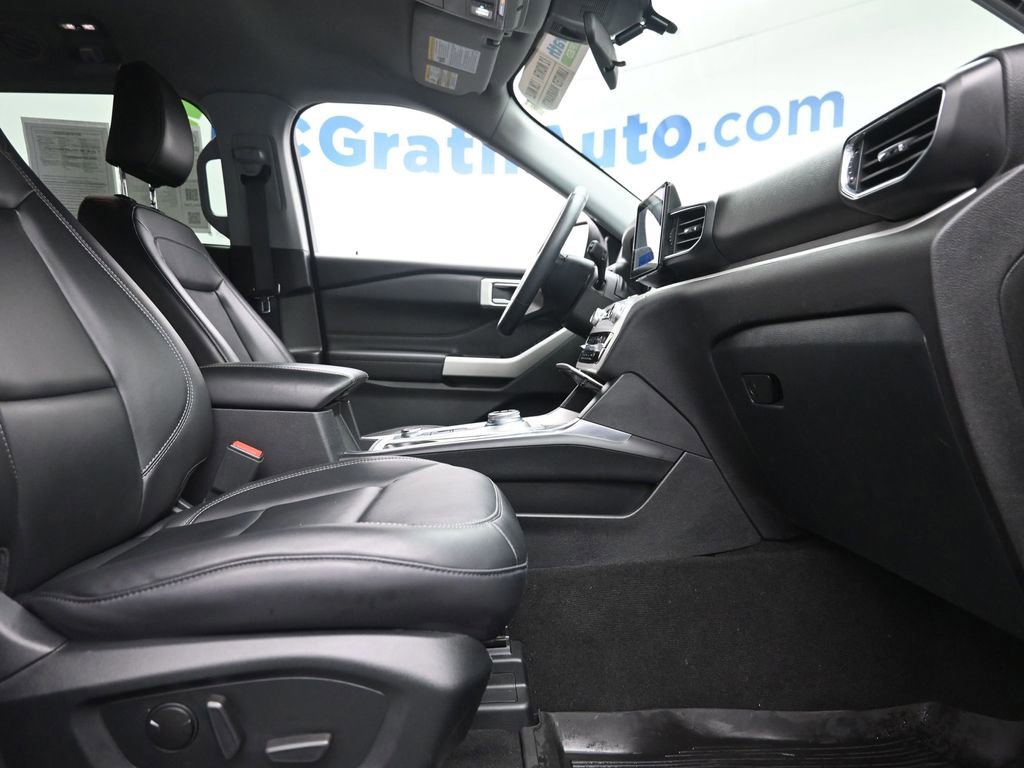 Used 2023 Ford Explorer XLT w/ Equipment Group 202A image 7