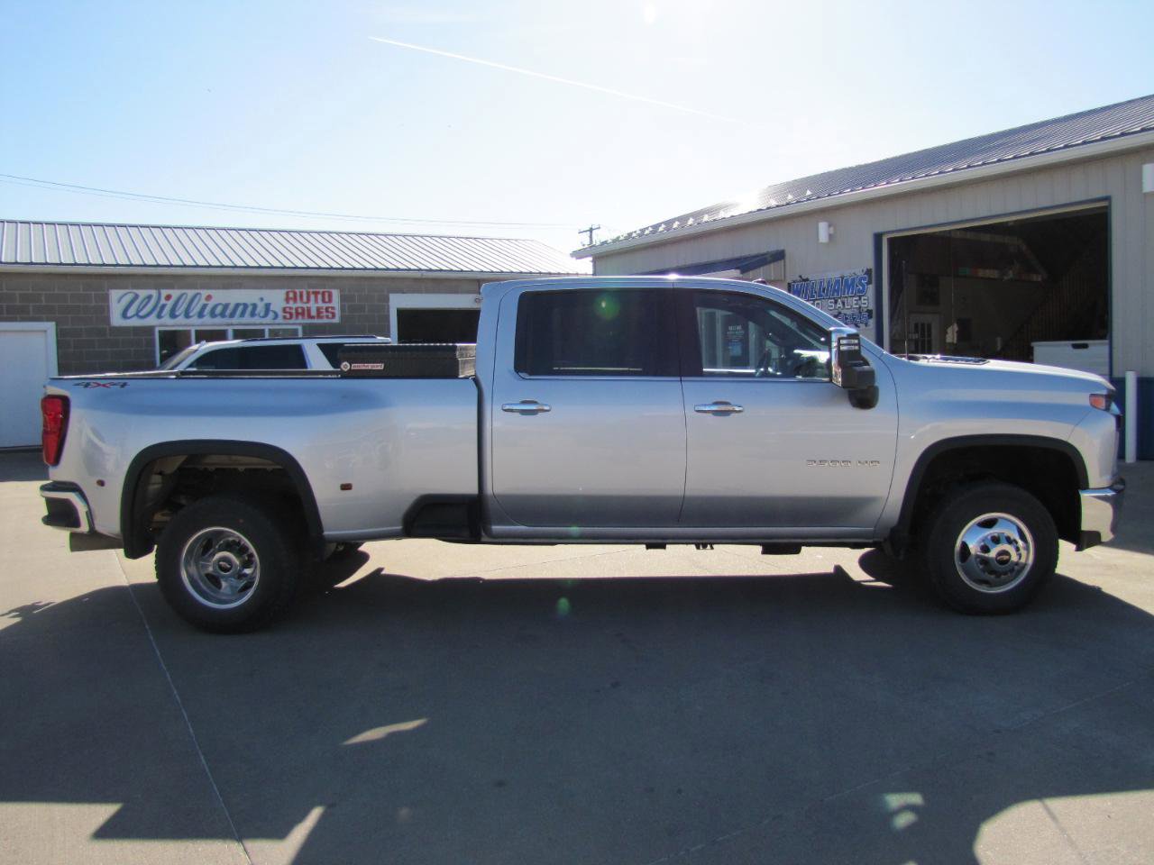 Used 2022 Chevrolet Silverado 3500 LTZ w/ LTZ Plus Package image 4