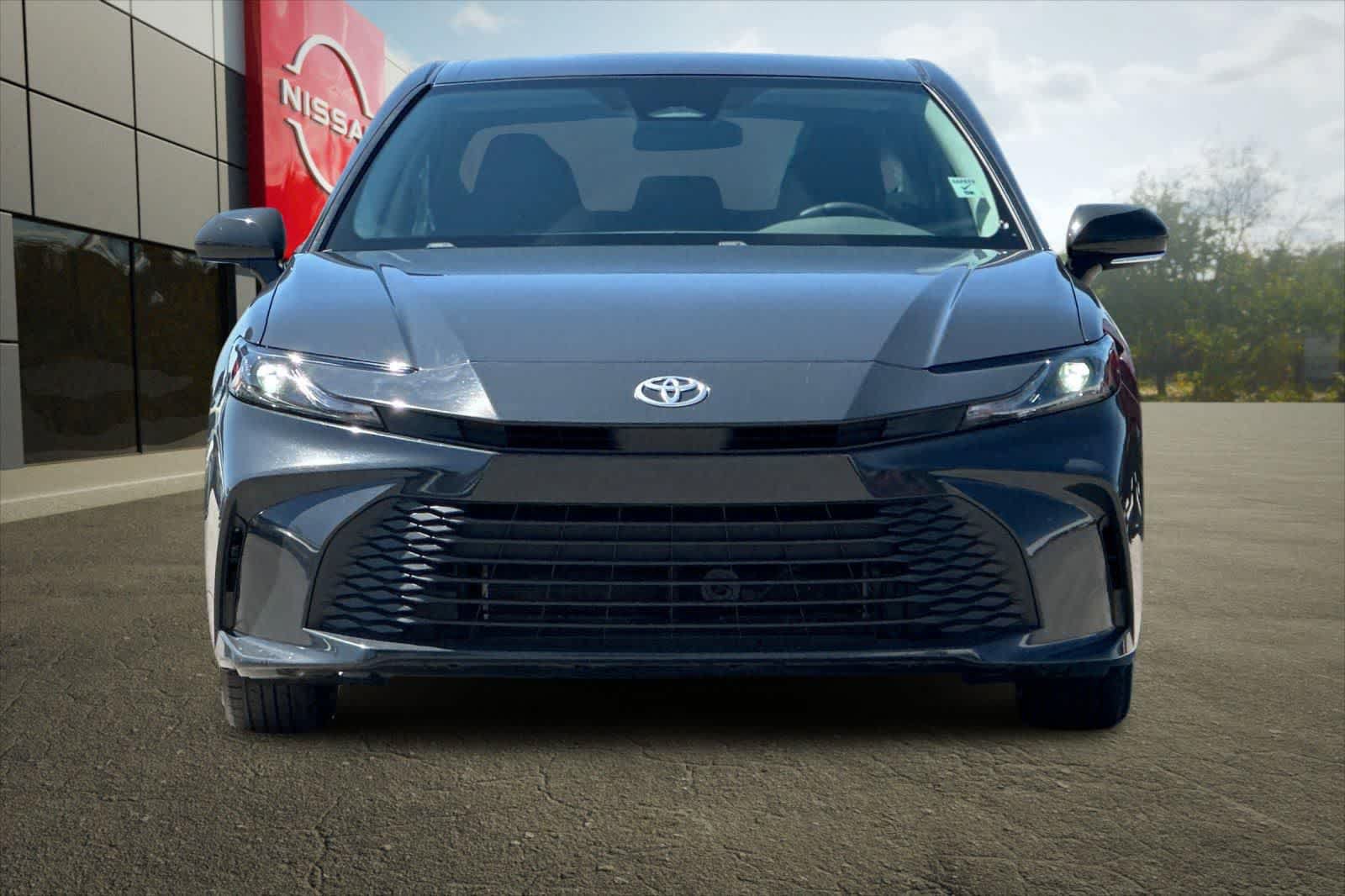 Used 2025 Toyota Camry LE FWD image 11