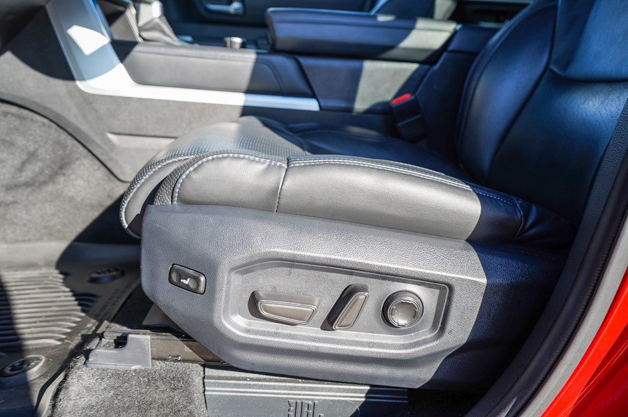 Used 2025 Toyota Sequoia Platinum AWD/4WD image 21