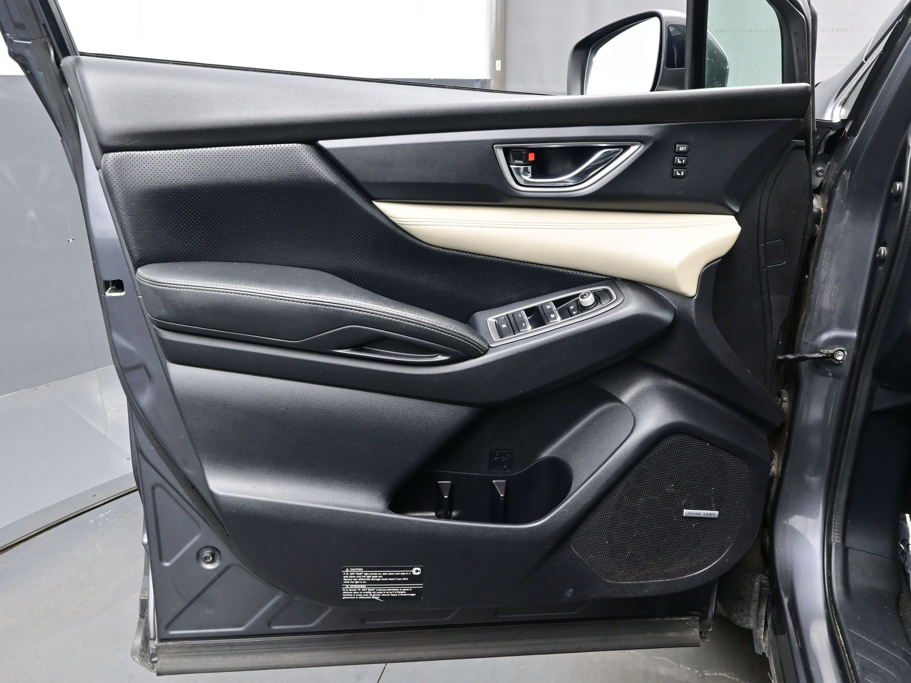 Used 2019 Subaru Ascent Limited w/ Popular Package #3 image 9