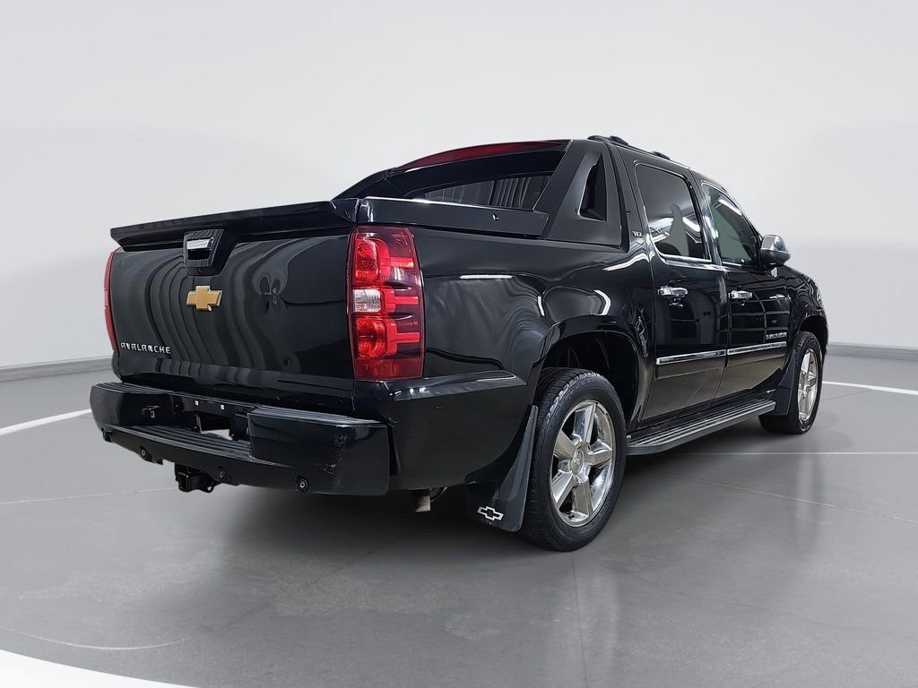 Used 2012 Chevrolet Avalanche LTZ image 3