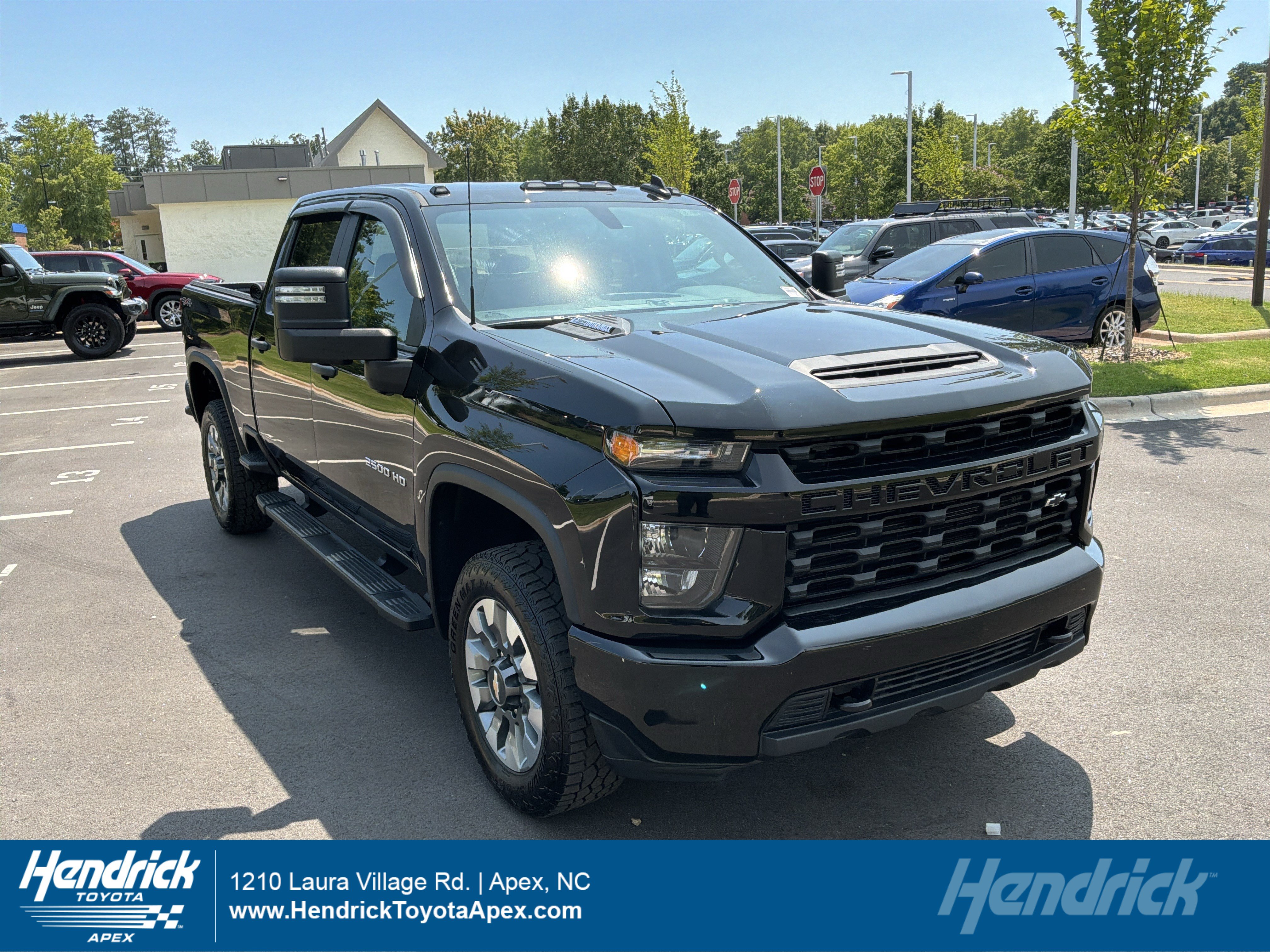 Used 2022 Chevrolet Silverado 2500 Custom w/ Custom Value Package AWD/4WD image 1