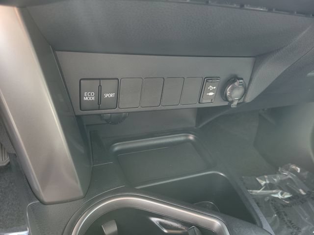 Used 2018 Toyota RAV4 XLE FWD image 31