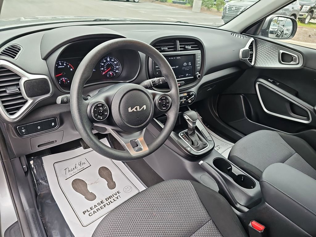 Used 2022 Kia Soul LX image 19