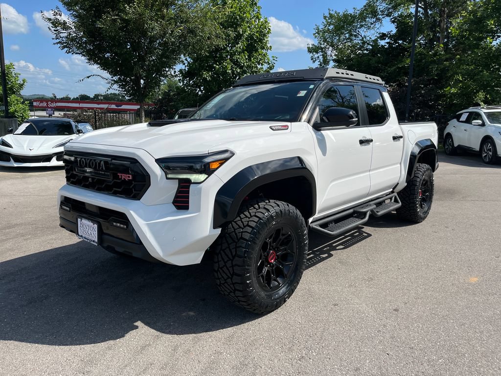 Used 2024 Toyota Tacoma TRD Pro AWD/4WD image 4