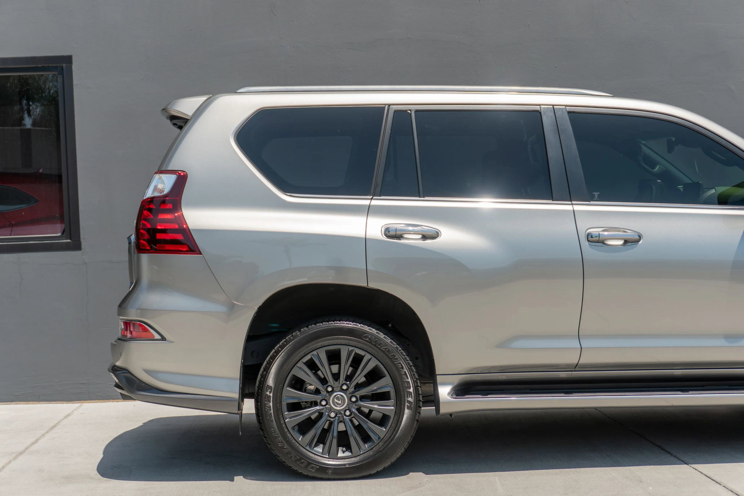 Used 2022 Lexus GX 460 Premium w/ Accessory Package AWD/4WD image 16