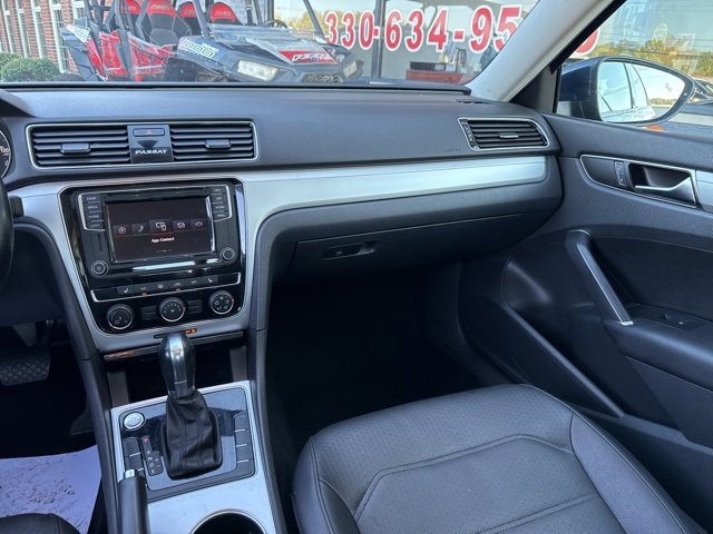 Used 2019 Volkswagen Passat 2.0T Wolfsburg image 11