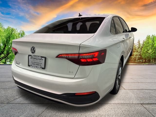 Certified 2024 Volkswagen Jetta SE image 4