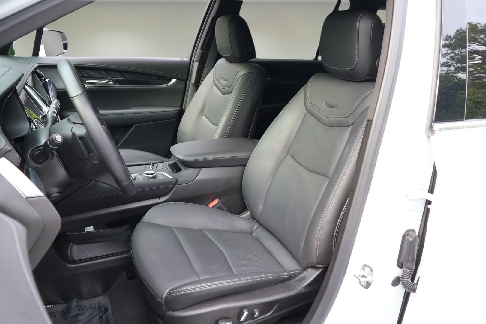 Certified 2024 Cadillac XT6 Premium Luxury FWD image 11