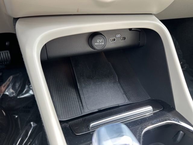 Certified 2023 Volvo XC40 B5 Plus w/ Climate Package AWD/4WD image 29