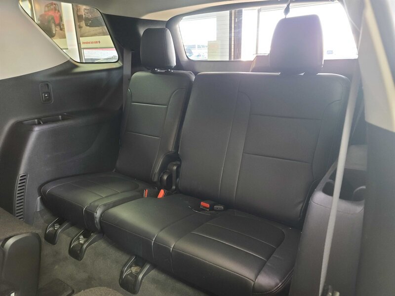 Used 2020 Chevrolet Traverse LT FWD image 13