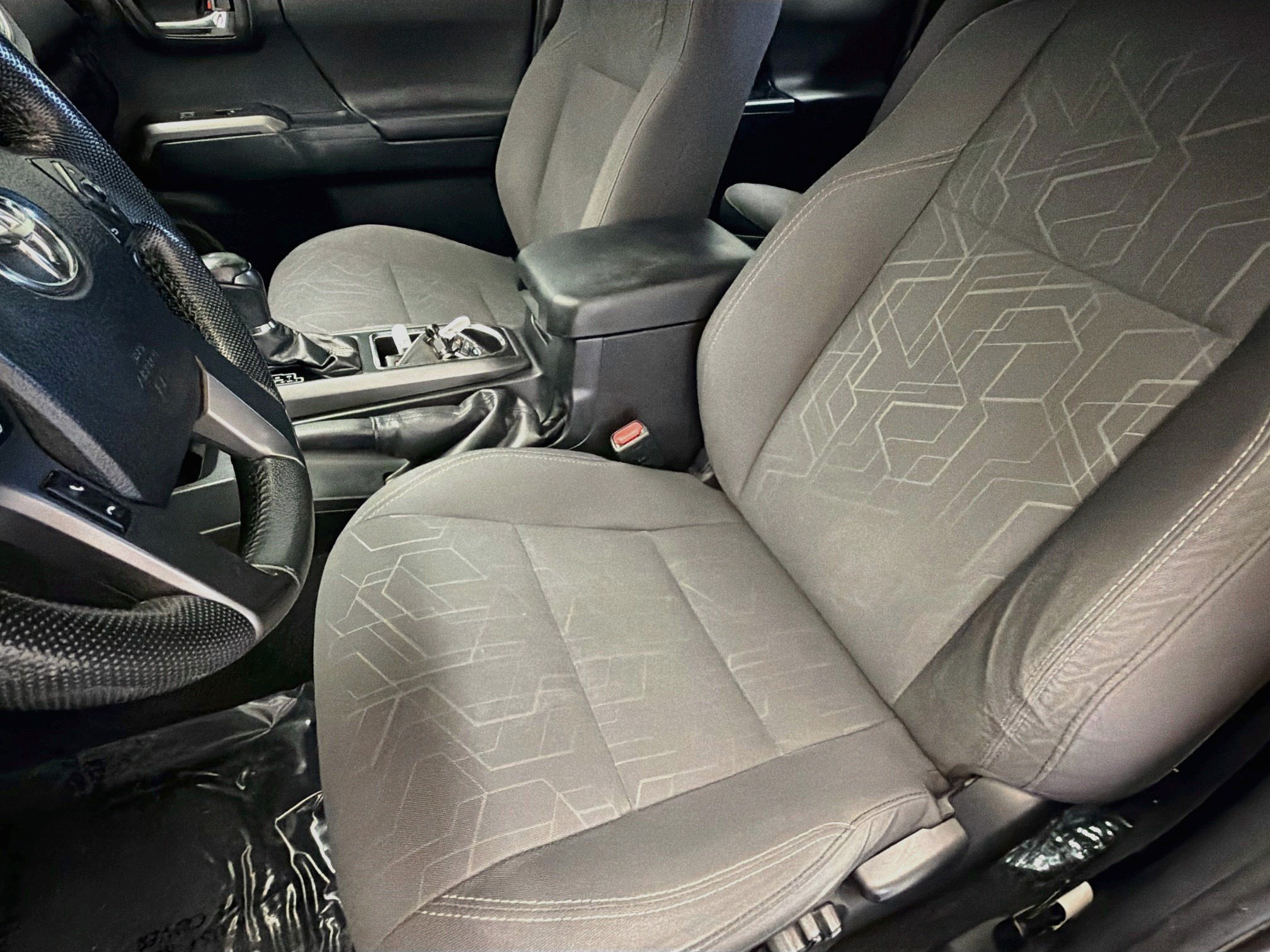 Used 2016 Toyota Tacoma TRD Sport AWD/4WD image 11