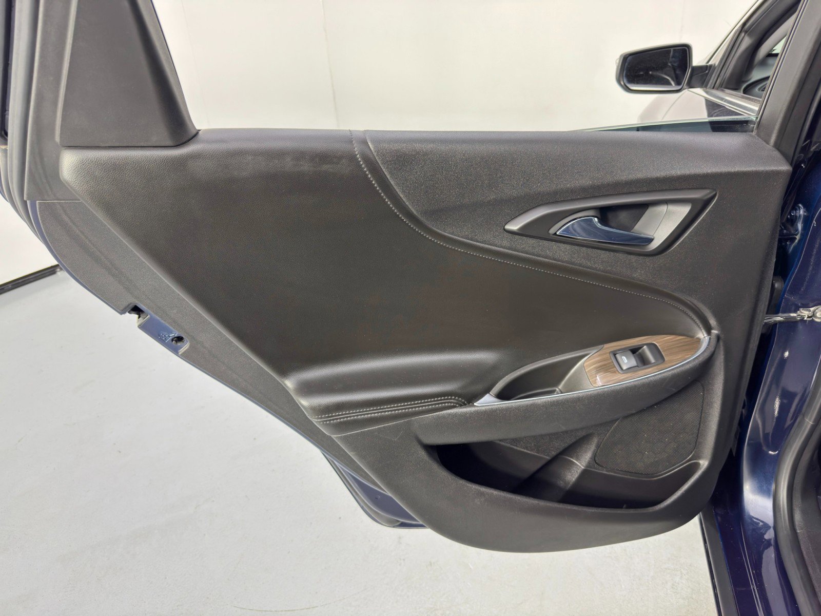 Used 2017 Chevrolet Malibu Premier w/ Premier Sun and Wheel Package image 37