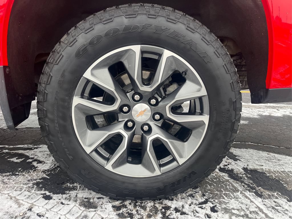 Used 2025 Chevrolet Silverado 1500 LT AWD/4WD image 23