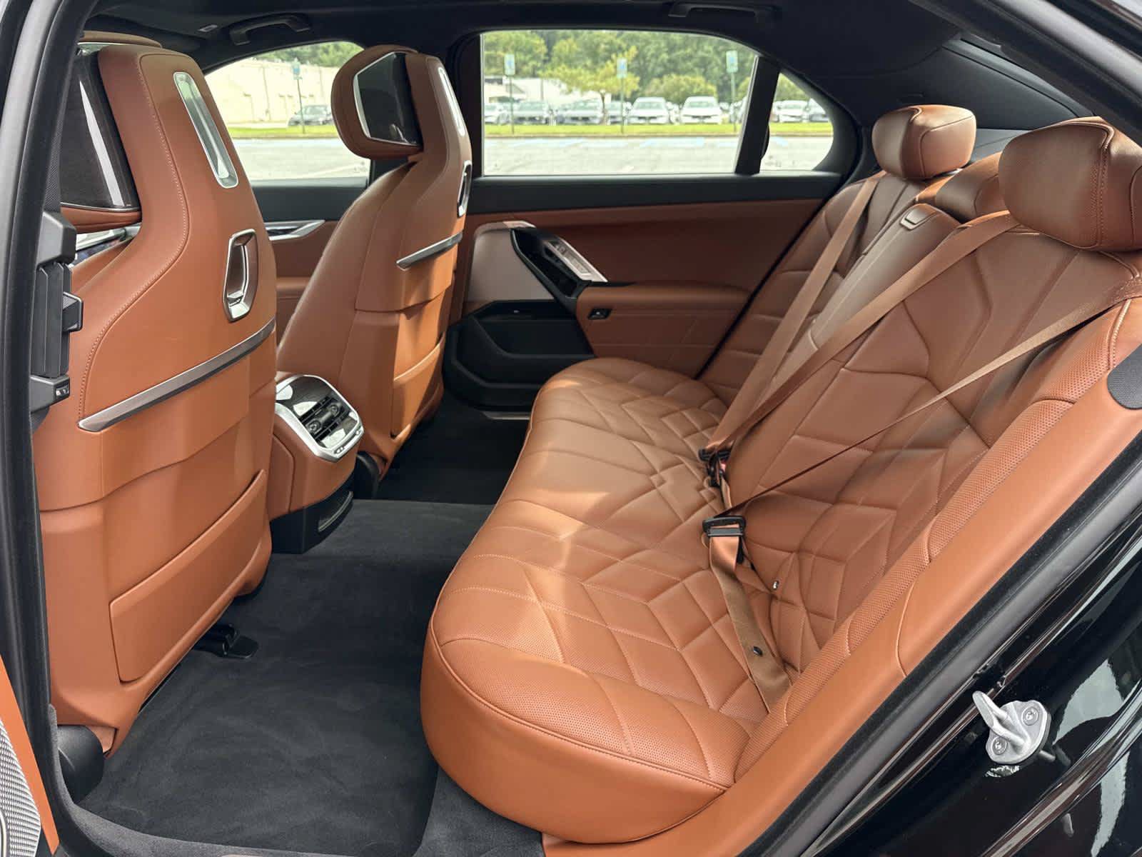 Used 2026 BMW 760i xDrive w/ Executive Package AWD/4WD image 27