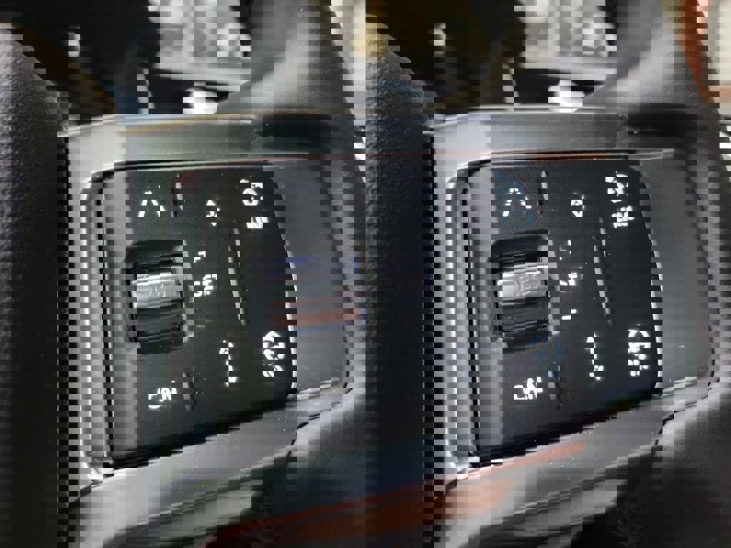 New 2026 Land Rover Discovery Limited Edition image 16