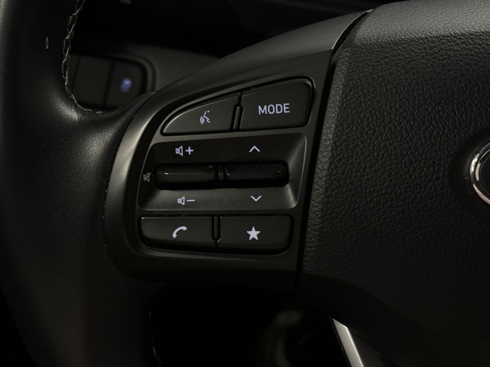 Certified 2025 Hyundai Venue SEL FWD image 16