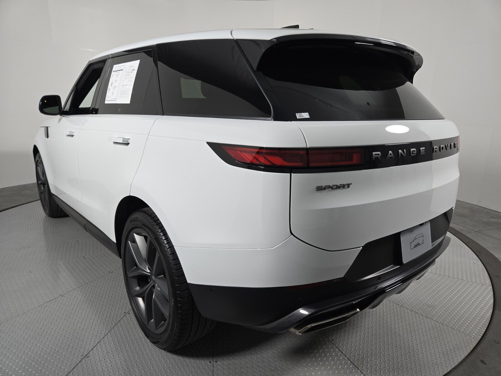 Used 2024 Land Rover Range Rover Sport SE image 17