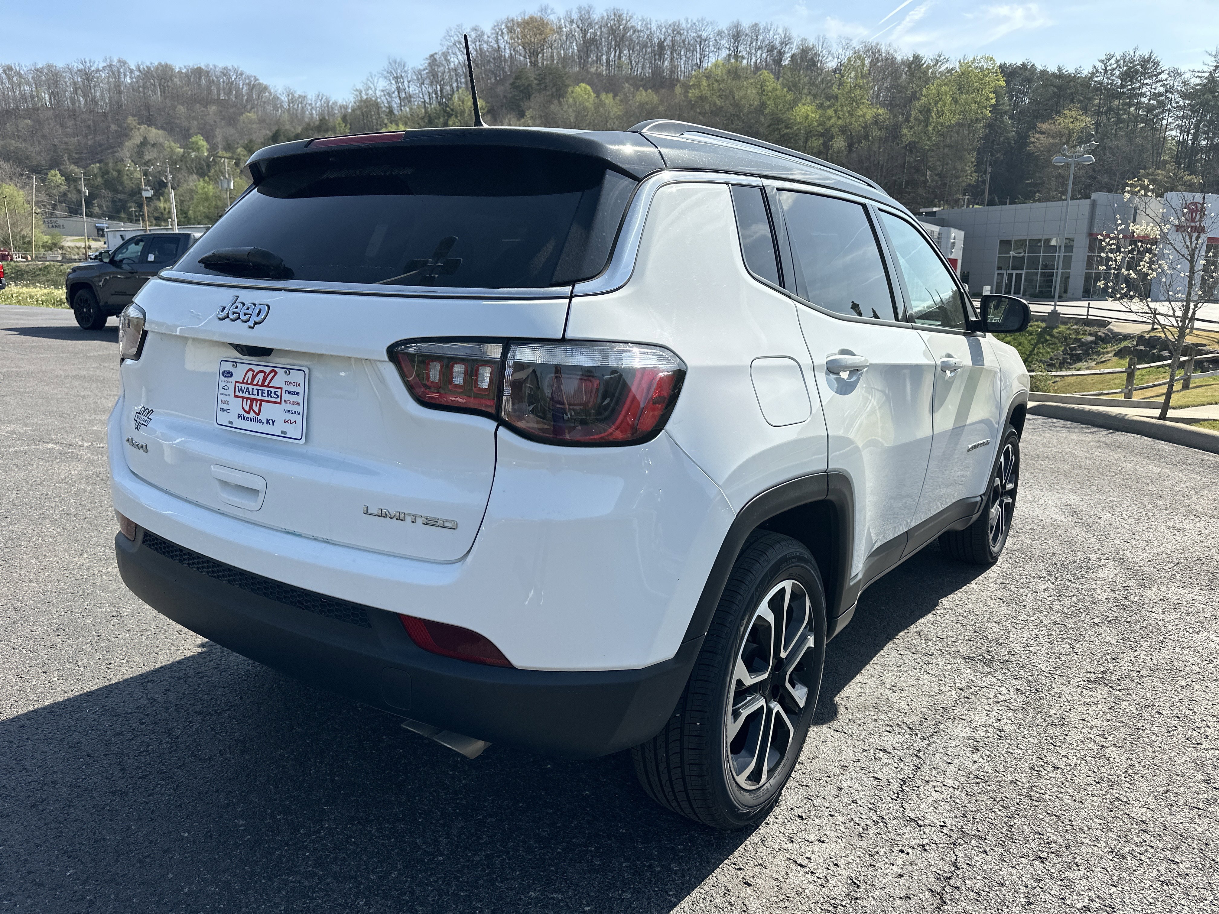 Used 2022 Jeep Compass Limited w/ Sun and Sound Group image 2