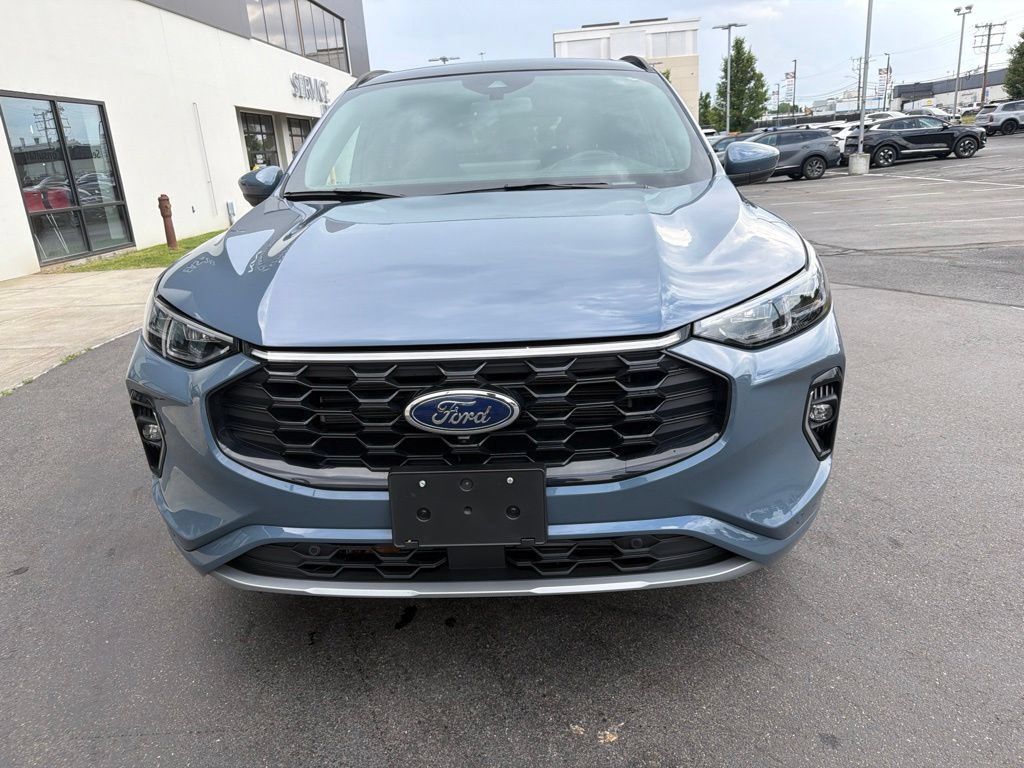 Used 2023 Ford Escape ST-Line Elite w/ Premium Technology Package AWD/4WD image 4